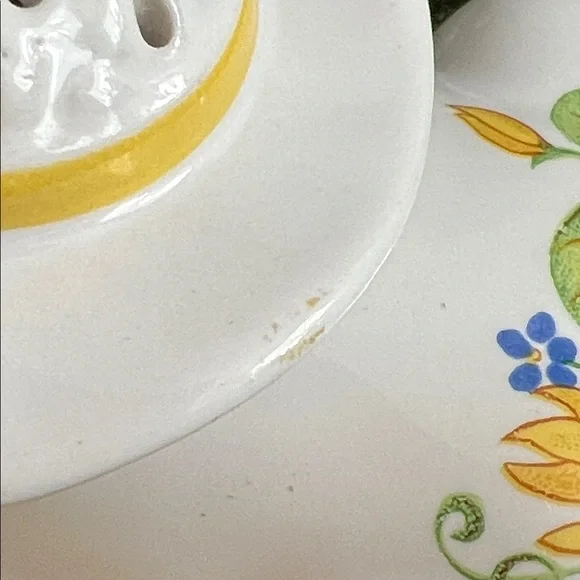 VINTAGE AVON 1980s "Flirtatious Frog" ceramic pomander or potpourri holder. - Picture 8 of 17